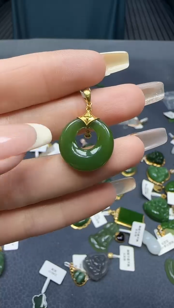 【闪购商品】和田玉挂件18K金镶嵌1