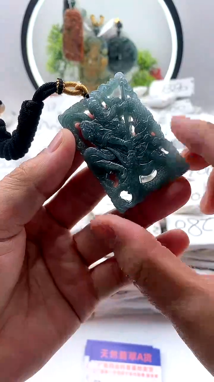 【闪购商品】翡翠颈饰未镶嵌关公【品质一般介意慎拍】