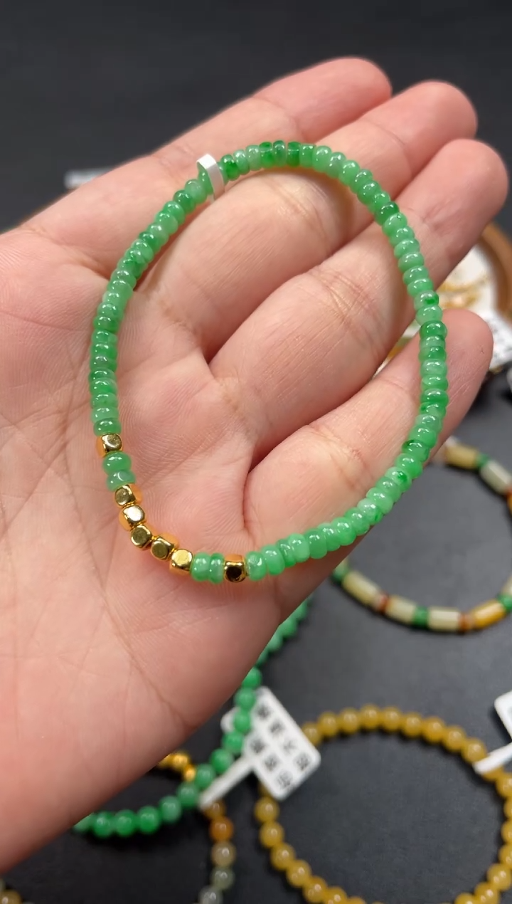 套链足金镶嵌翡翠一条   P389