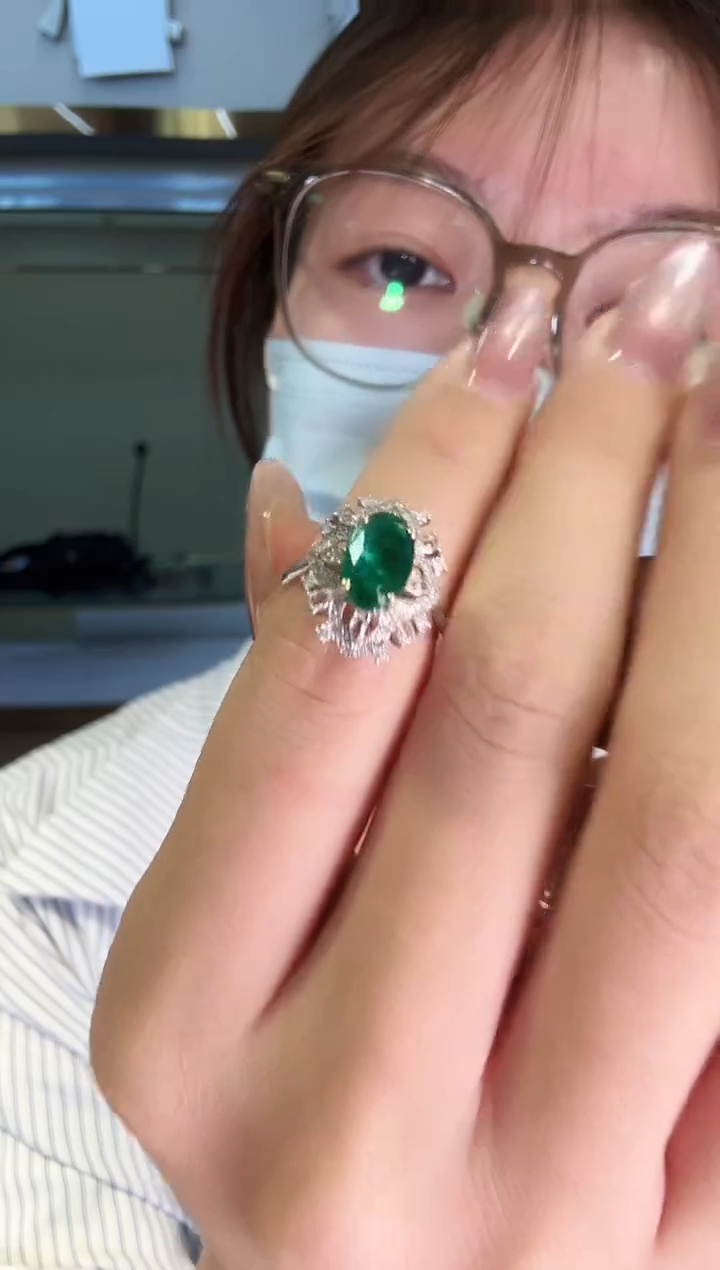 18K金镶嵌戒指祖母绿1.75ct