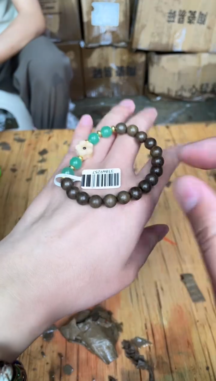 木质非金属捧月文创福利闪购商品无礼盒