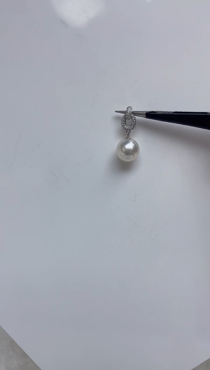 颈饰18K金镶嵌海水珍珠  