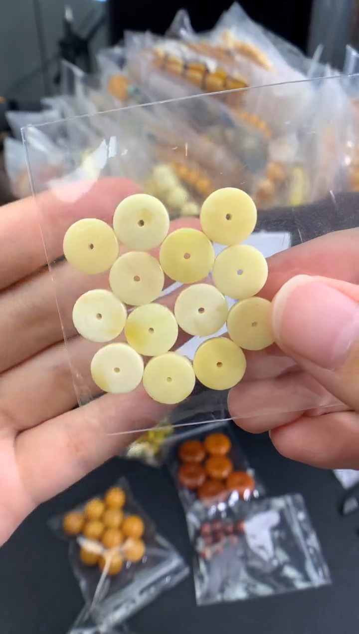 蜜蜡未镶嵌珠宝奇石多样性发一件