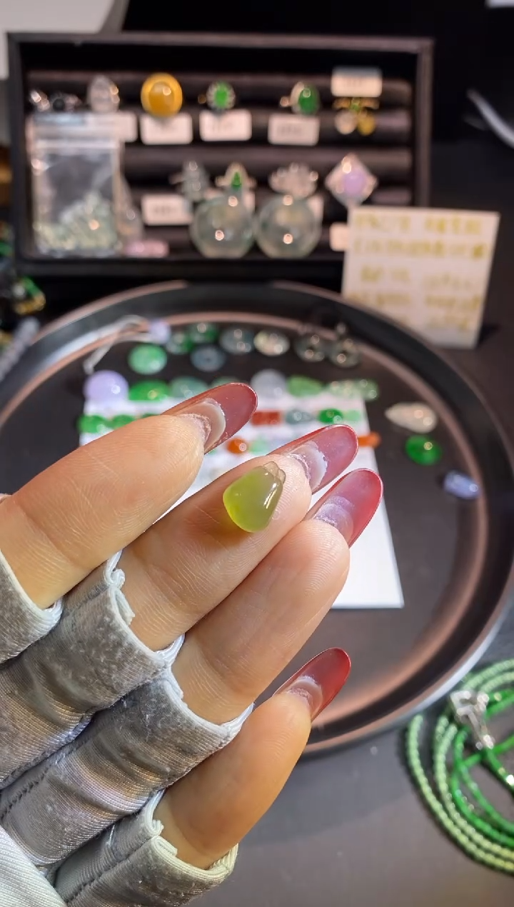 【闪购商品】翡翠挂件未镶嵌瓜瓜