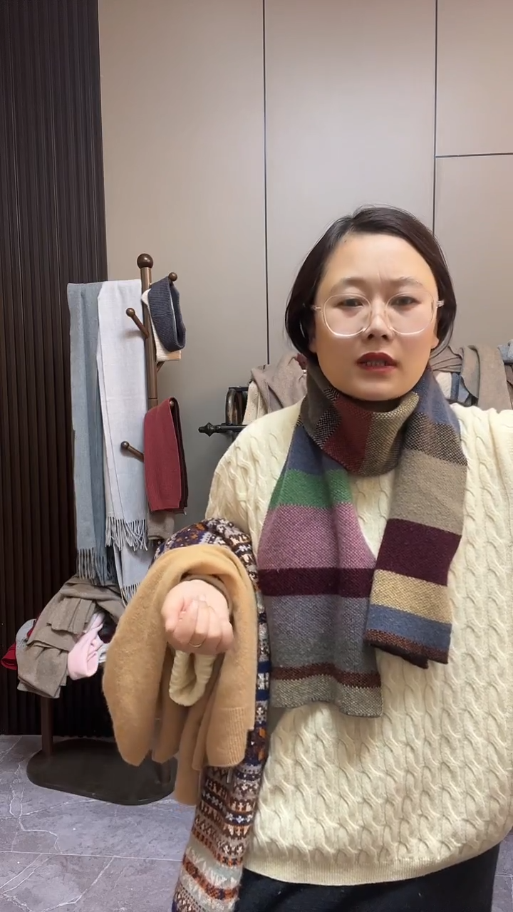 彩虹条羊绒围巾666