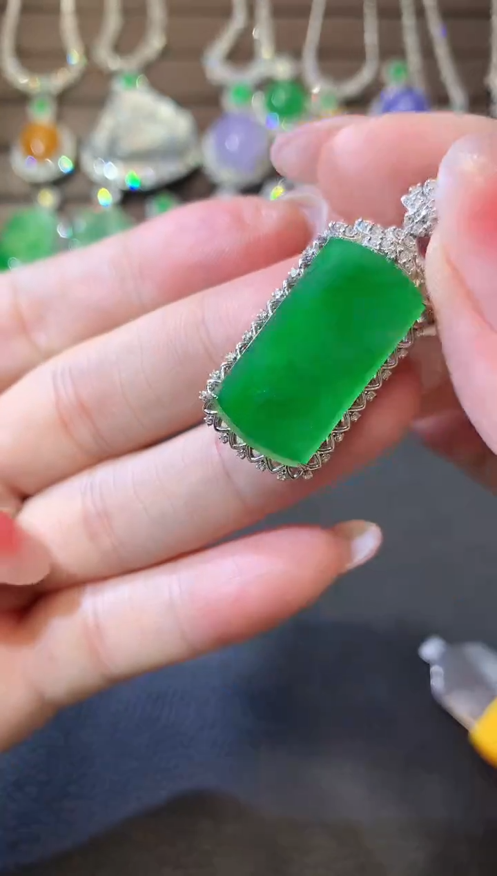 【闪购商品】翡翠吊坠(不含链)18K金镶嵌A85    