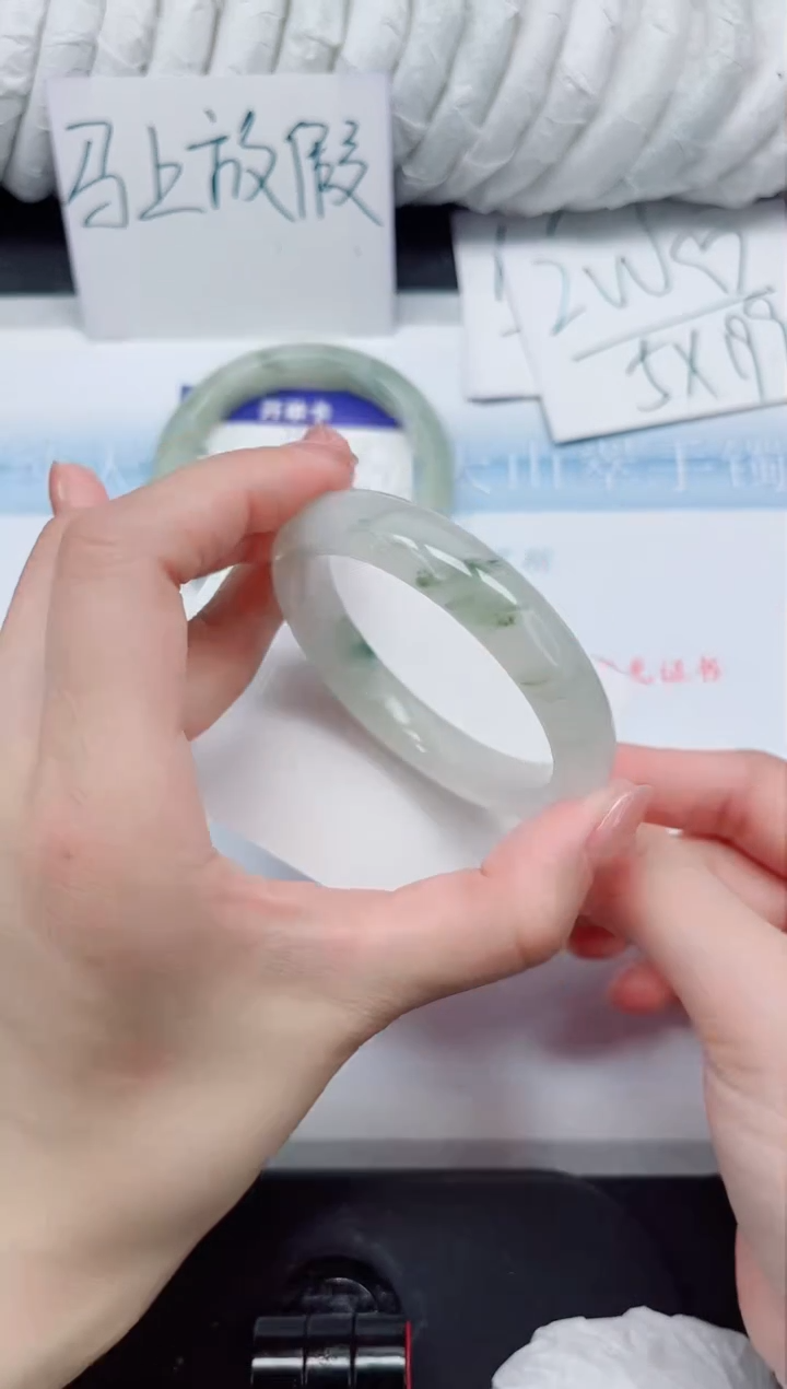 【闪购商品】石英质玉手镯未镶嵌292#52.3