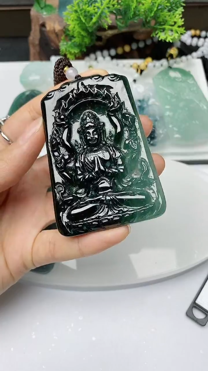 【闪购商品】翡翠颈饰未镶嵌        