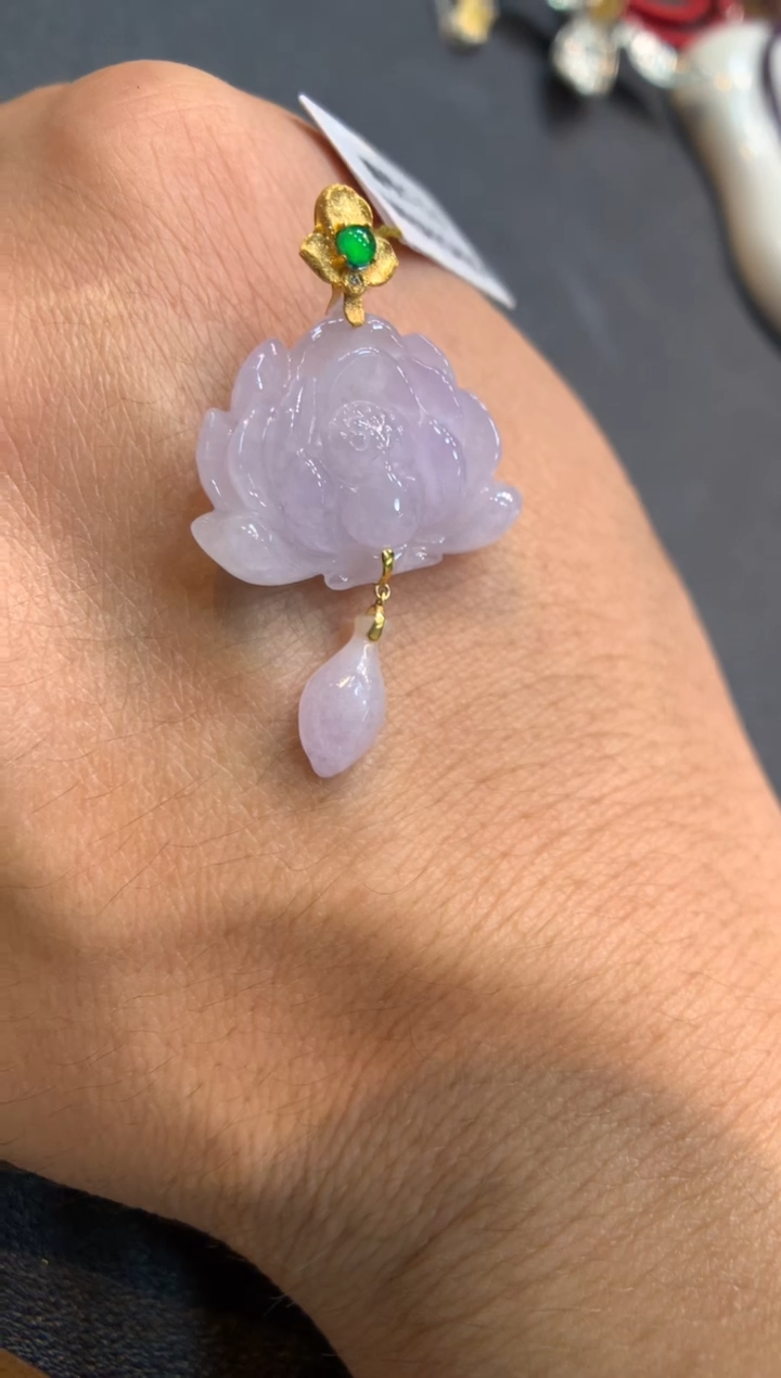 翡翠18K金镶嵌颈饰莲花