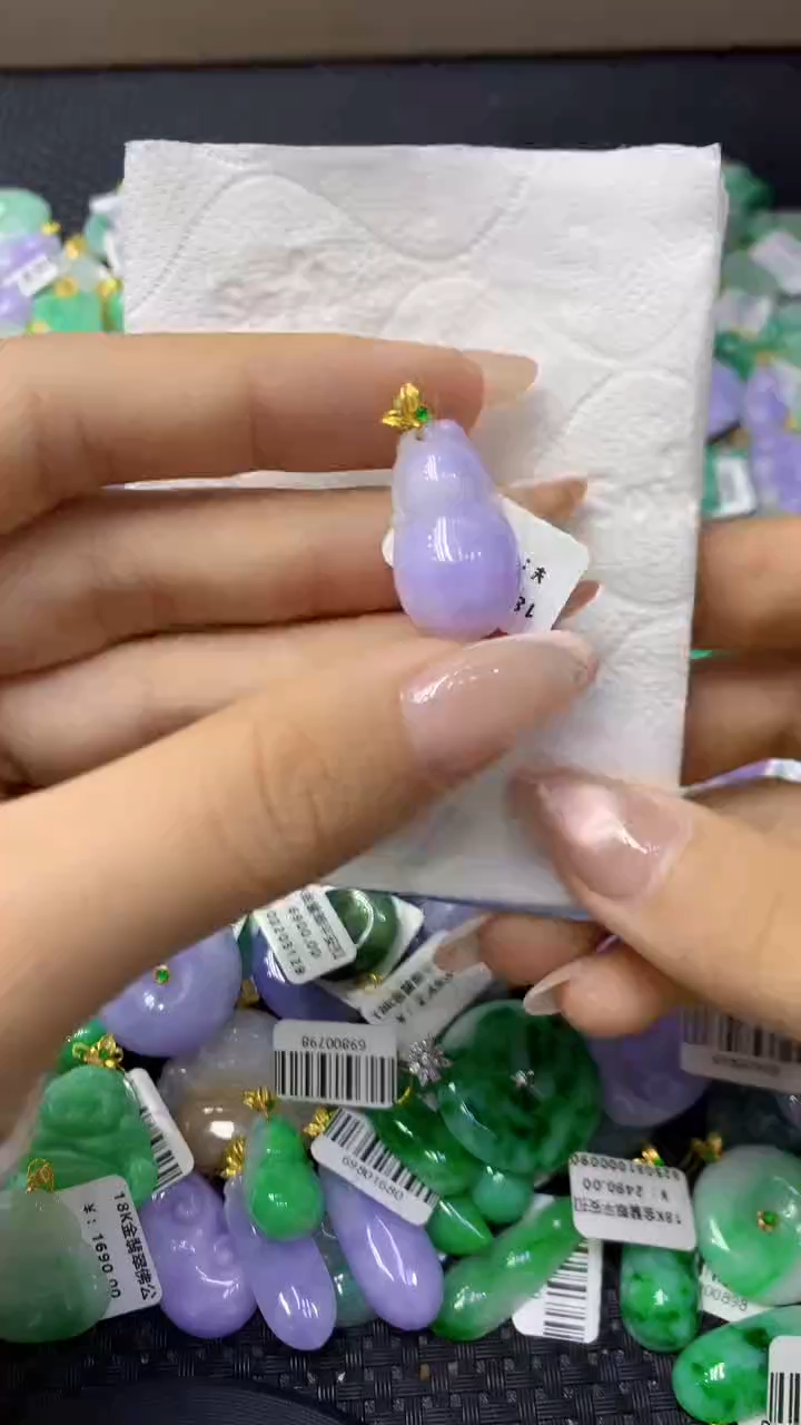 颈饰18K金镶嵌翡翠天然缅甸翡翠A货