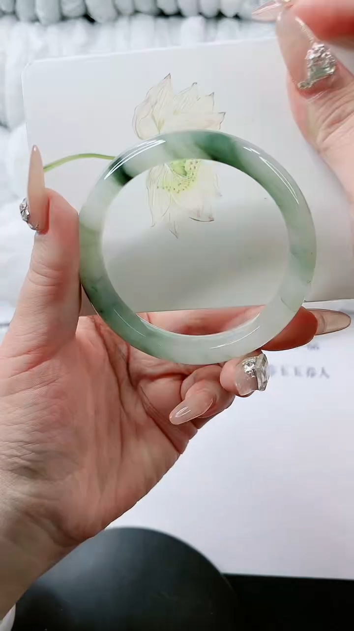 【闪购商品】石英质玉手镯未镶嵌多样性发货L530