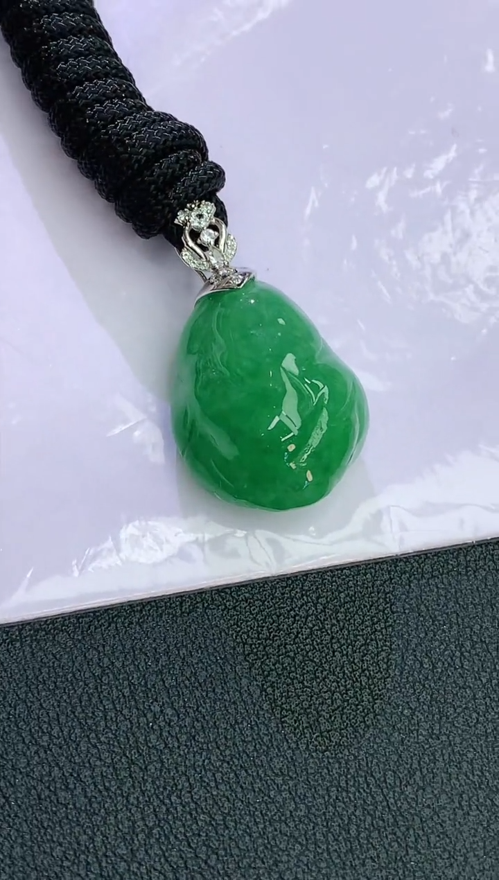 颈饰18K金镶嵌翡翠赠礼盒证书 麦麦