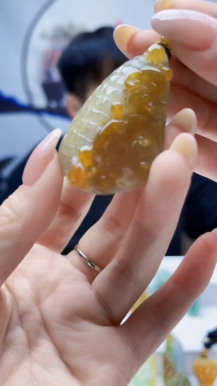 未镶嵌定制翡翠毛货挂件64