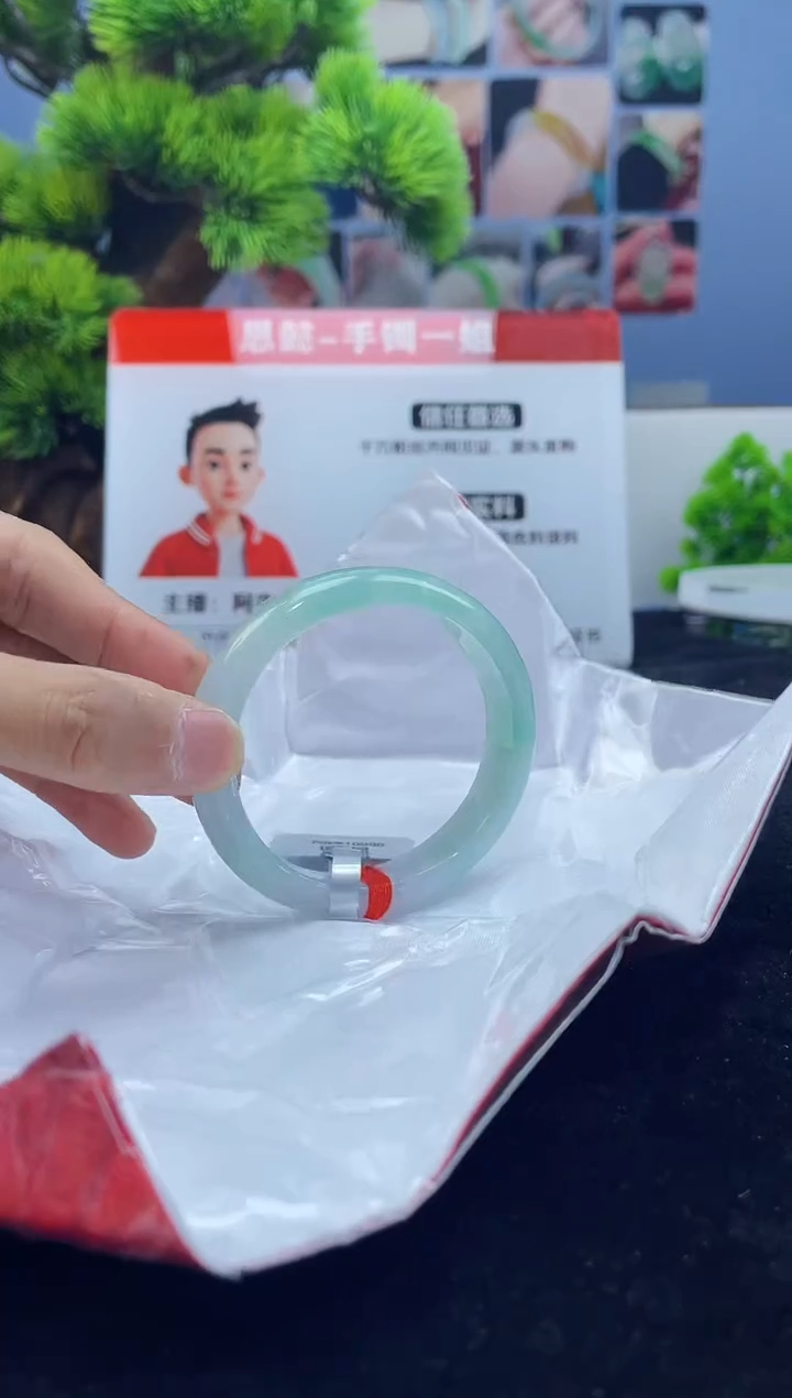 翡翠未镶嵌手镯（贵妃镯）手镯1