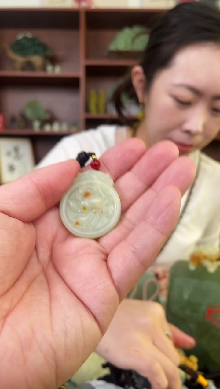 未镶嵌蛇纹石玉颈饰`