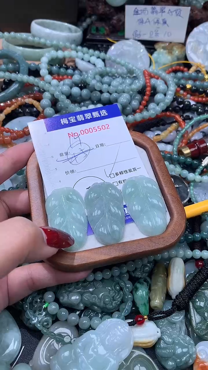 颈饰未镶嵌翡翠28块1个翡翠A货 多样性发其一