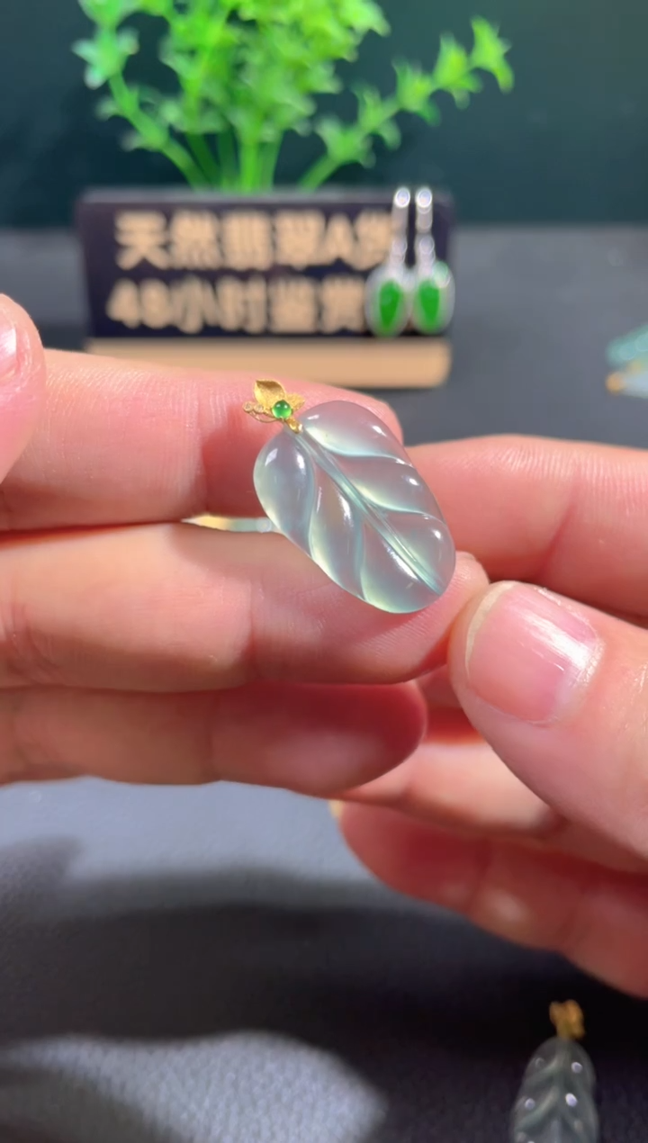 【闪购商品】翡翠颈饰18K金镶嵌翡翠