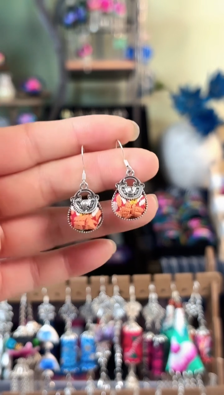 彩云南阁非遗老绣苗银饰品130*