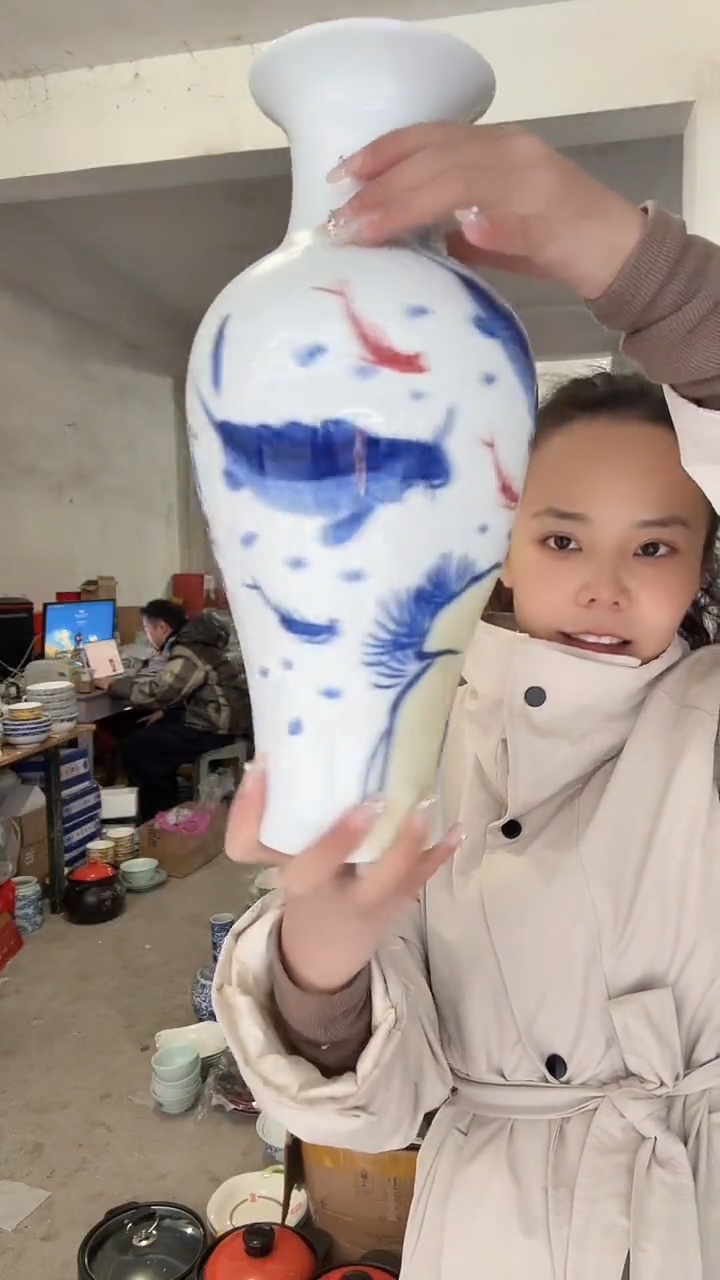 一个个装瓷器的东西朱*一个个装瓷器的东西