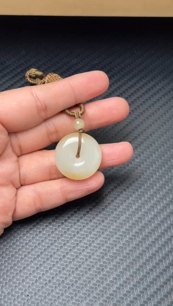 吊坠(赠链)未镶嵌和田玉且末金山微色差平安扣Lm