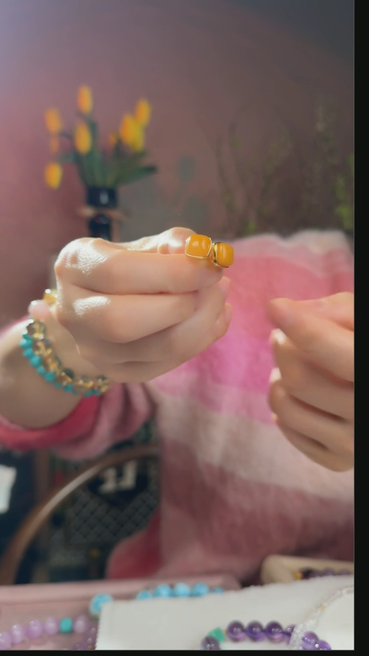 【闪购商品】蜜蜡耳钉银S925镶嵌天然蜜蜡耳钉