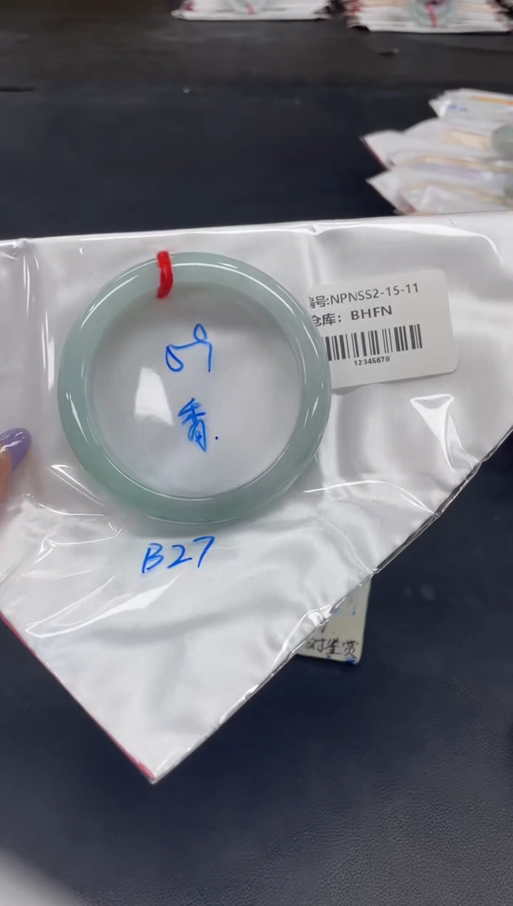 未镶嵌手镯翡翠翡翠手镯