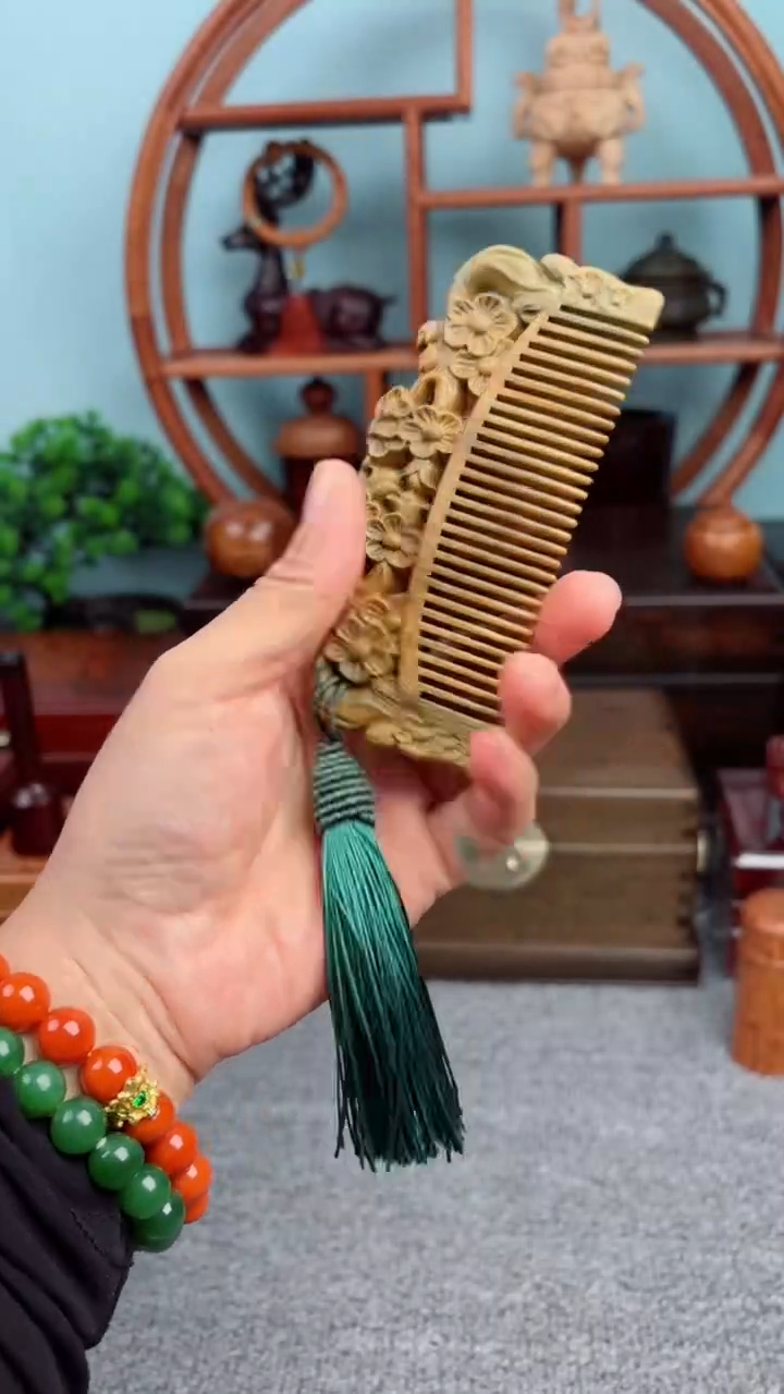 【闪购商品】老板娘推荐绿檀雕刻梅花小梳子