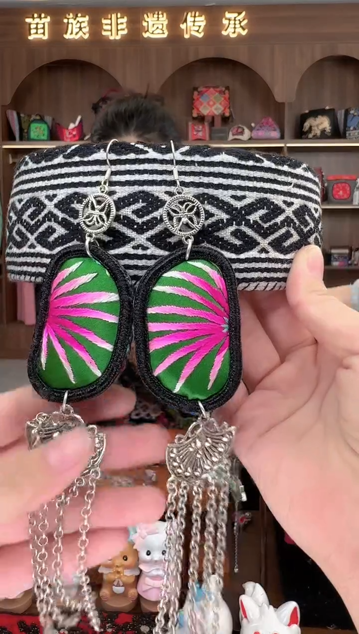 【闪购商品】织绣扶光苗绣传承L4