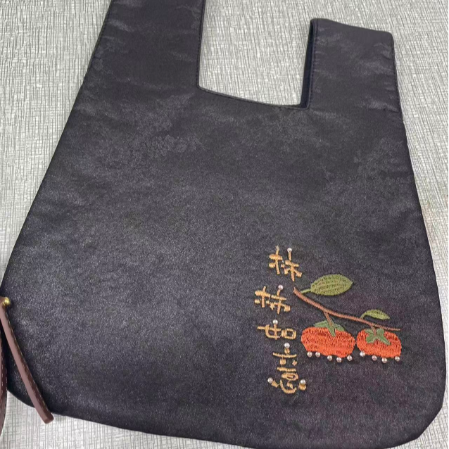 款式时尚轻奢风套装加厚刺绣单肩包民族风