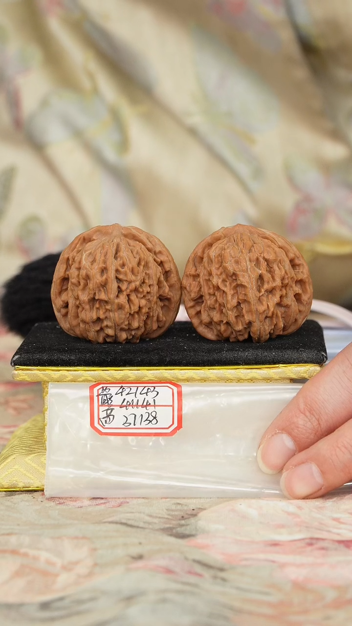【闪购商品】文玩核桃把件一代楼