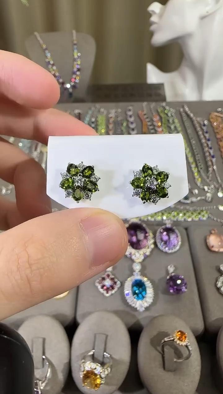 银S925镶嵌透辉石耳钉11mm耳钉繁花设计款