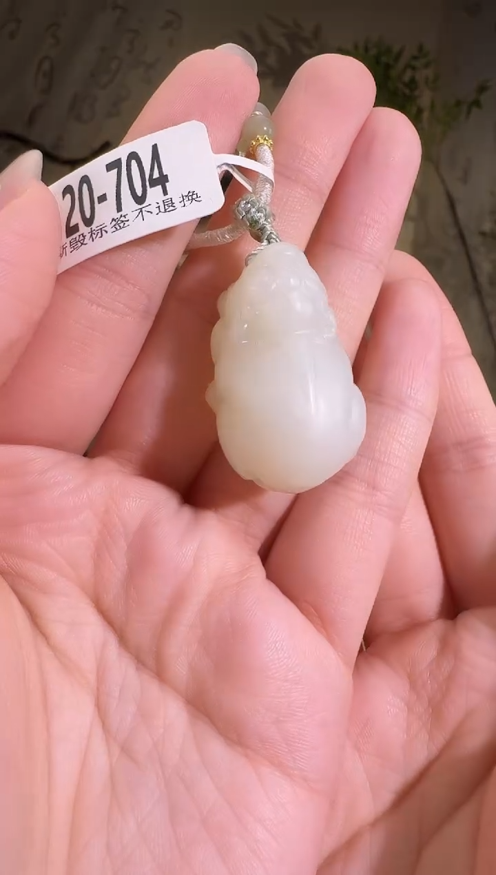 和田玉未镶嵌颈饰貔貅 704