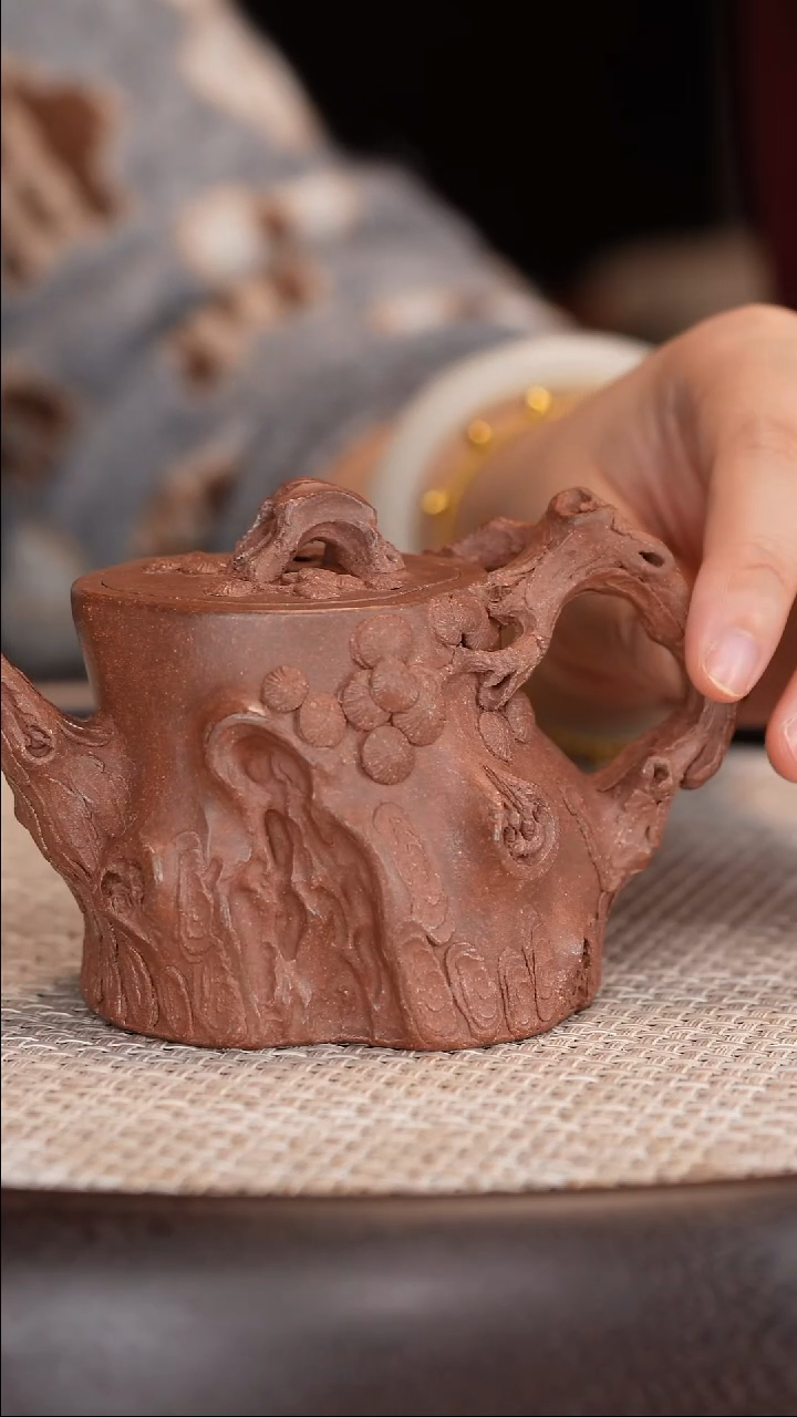 茶壶紫砂【陈友林】老段泥古松    150CC