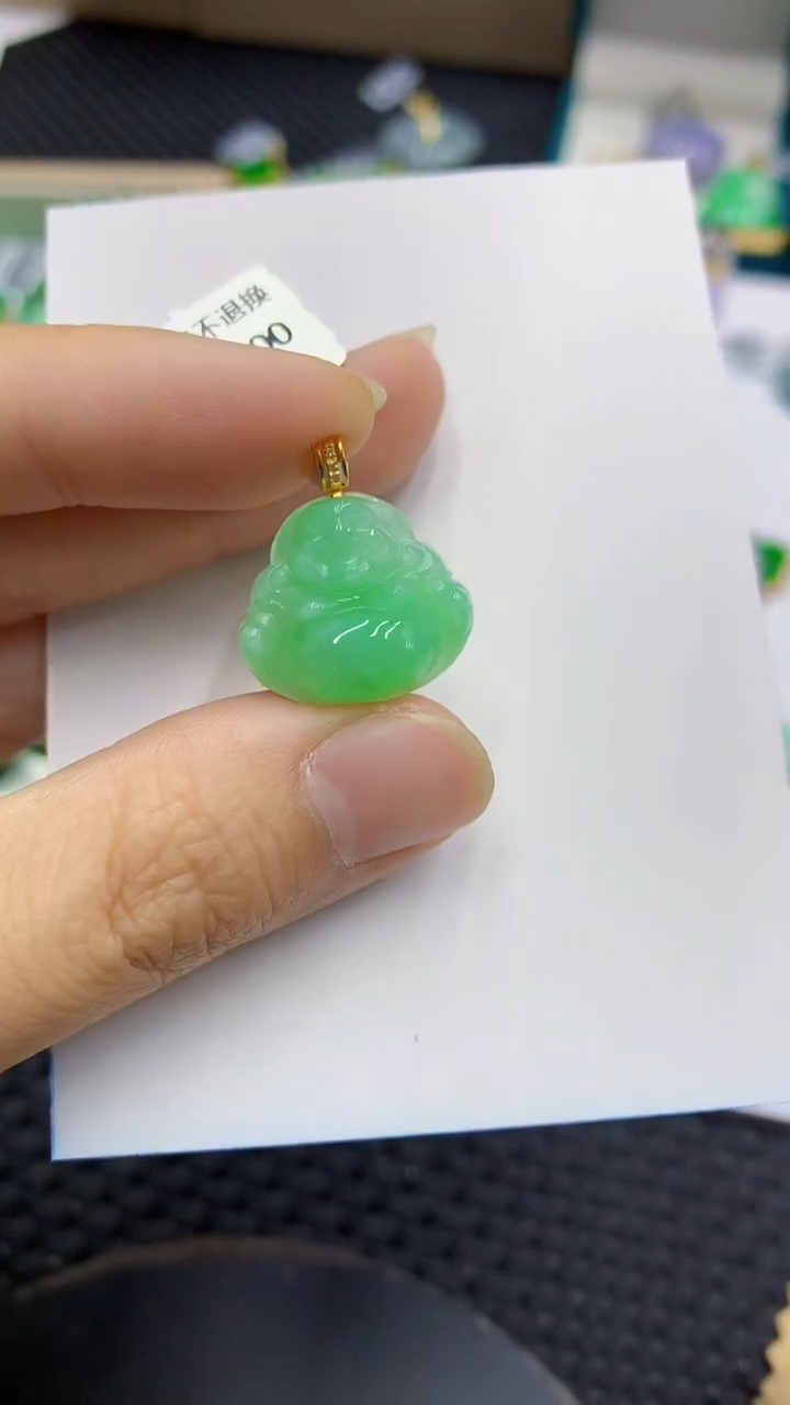 翡翠18K金镶嵌颈饰        1