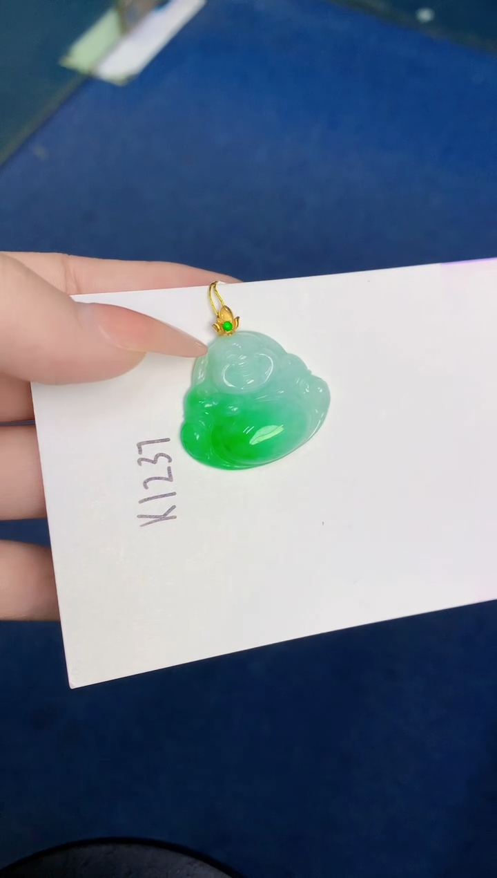 颈饰18K金镶嵌翡翠缅甸天然翡翠A货