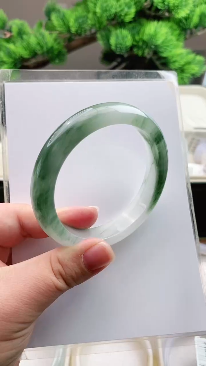 【闪购商品】石英质玉手镯未镶嵌59