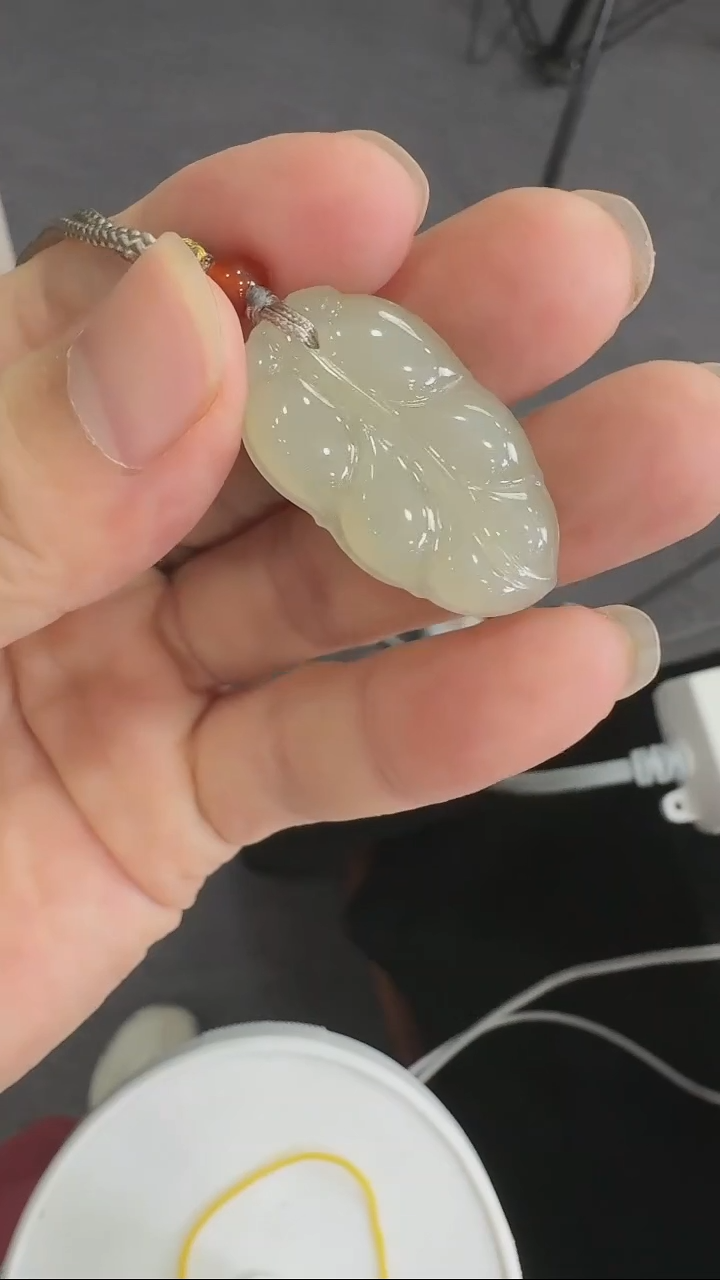 和田玉未镶嵌颈饰叶子配绳