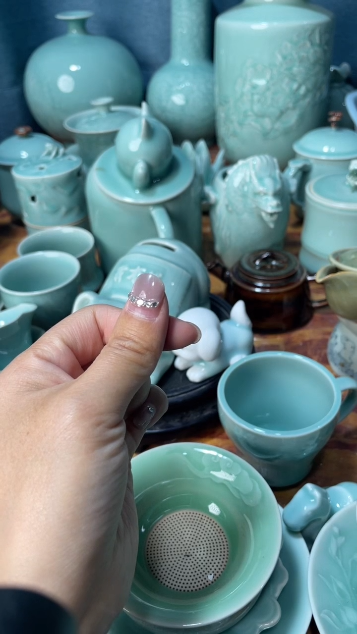 【闪购商品】一个梅子青和两个粉青莲瓣手工壶承