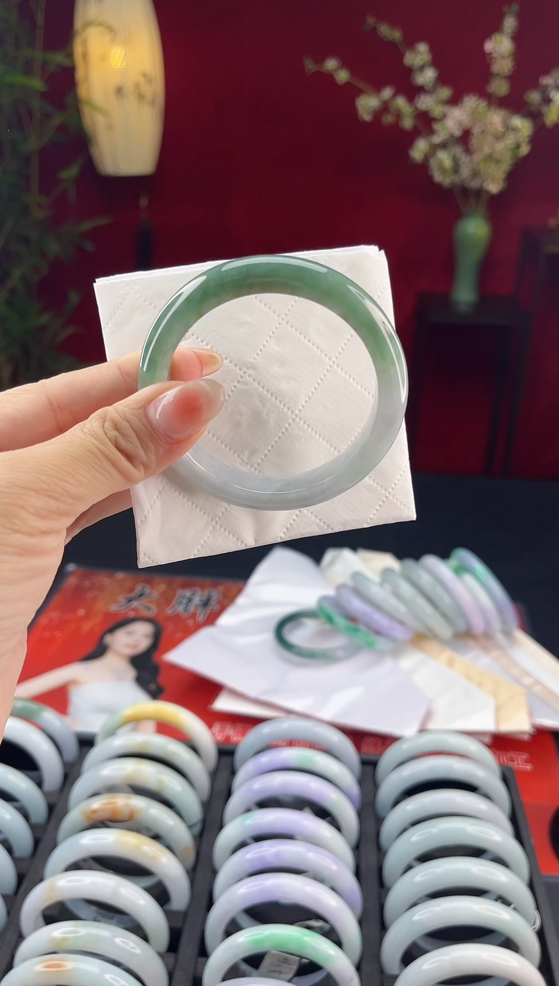 翡翠手镯未镶嵌翡翠1