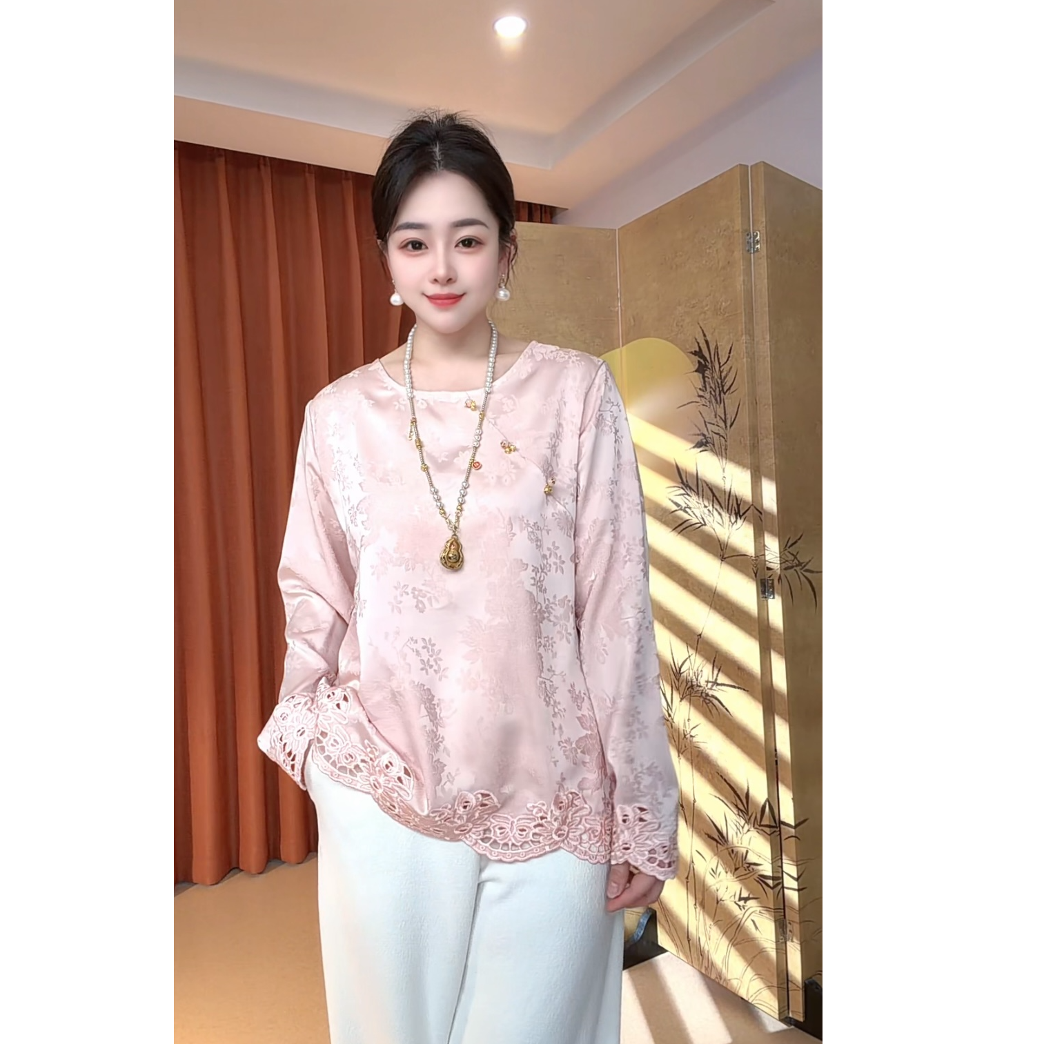 早春新款长袖衬衫国风丝缎提花打底衫新中式刺绣镂空叠穿内搭女