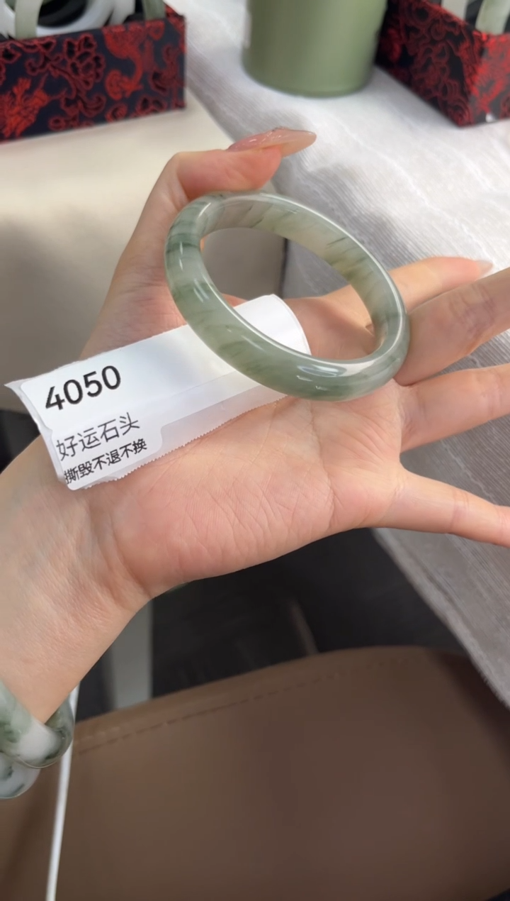 未镶嵌手镯石英质玉微瑕4050