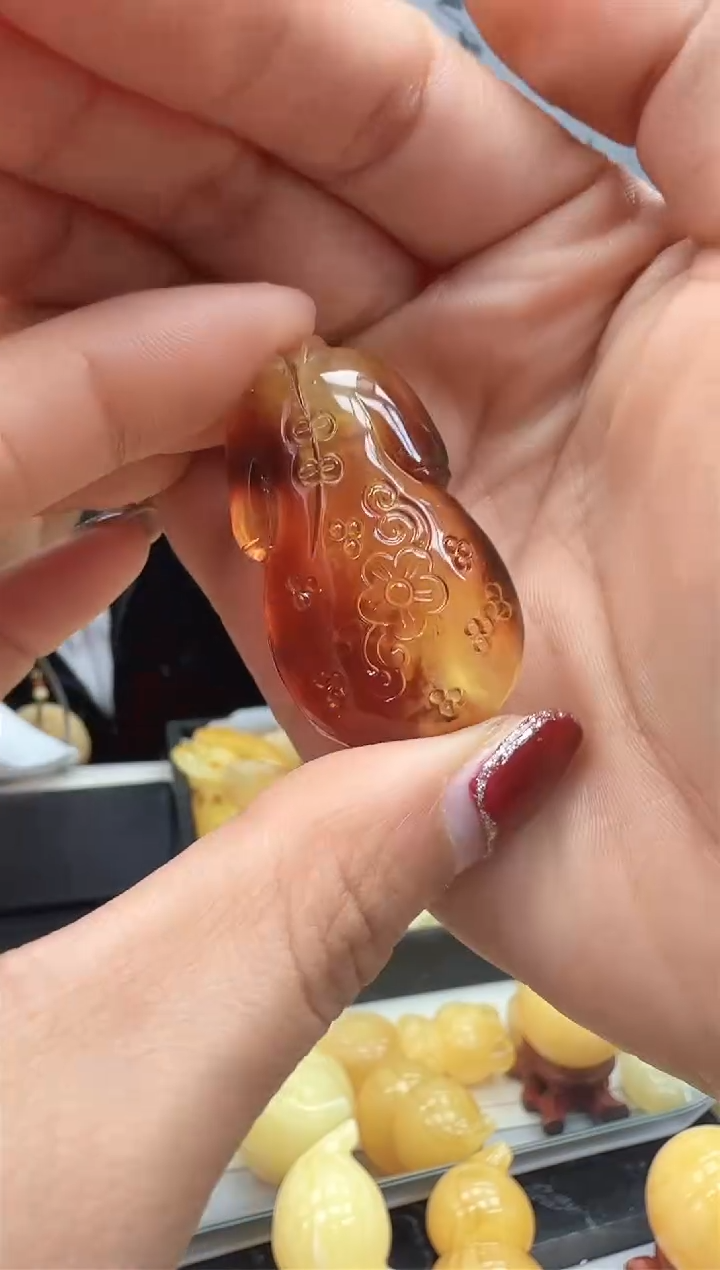 【闪购商品】琥珀裸石未镶嵌挂坠
