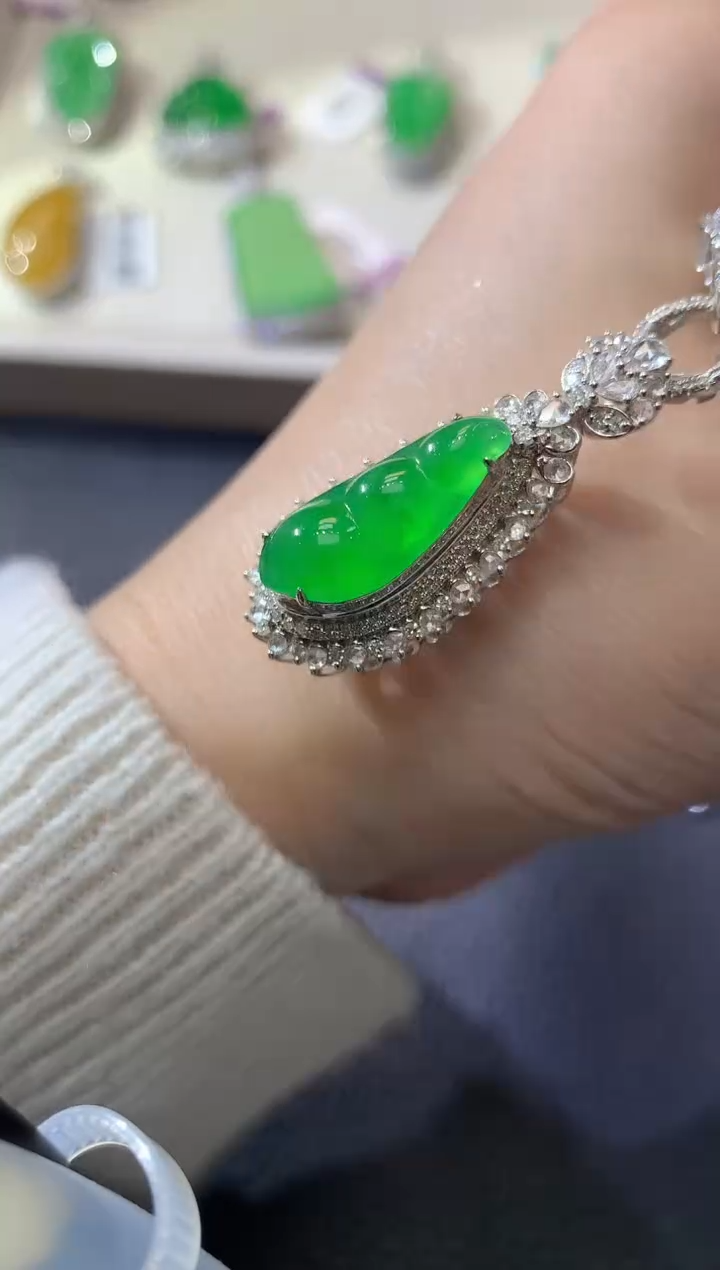 【闪购商品】翡翠吊坠(不含链)18K金镶嵌D53