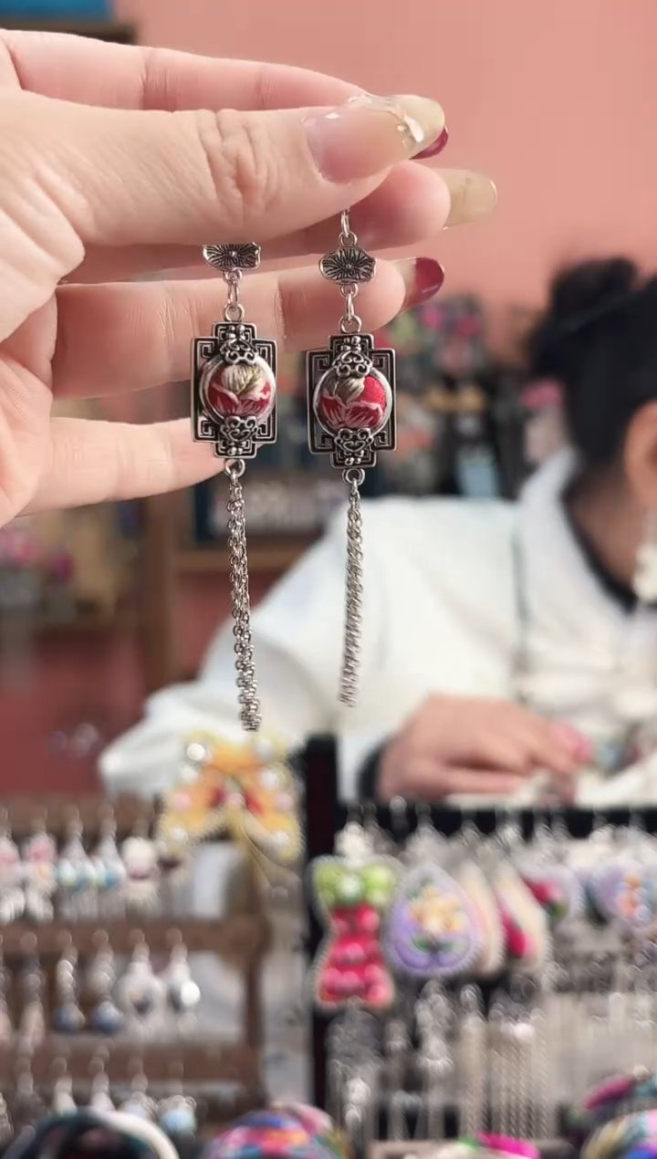 织绣艺枝独绣手工饰品210