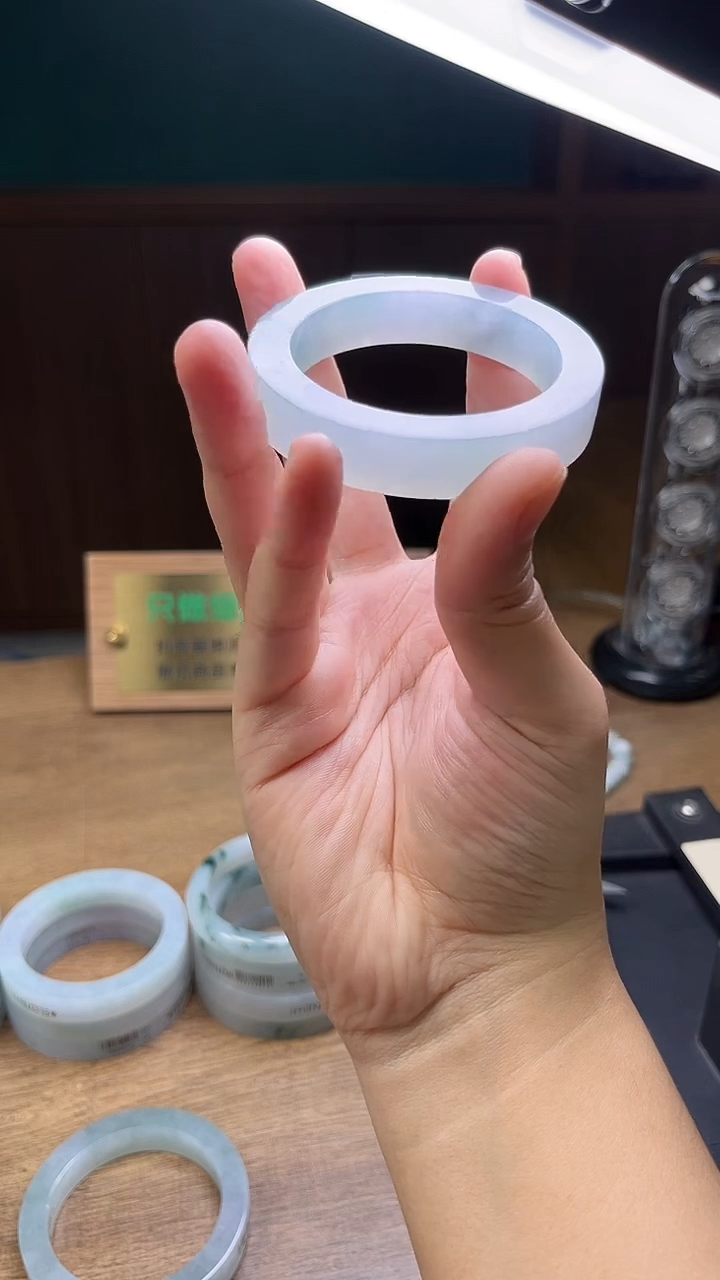 未镶嵌手镯定制翡翠卢*W定制