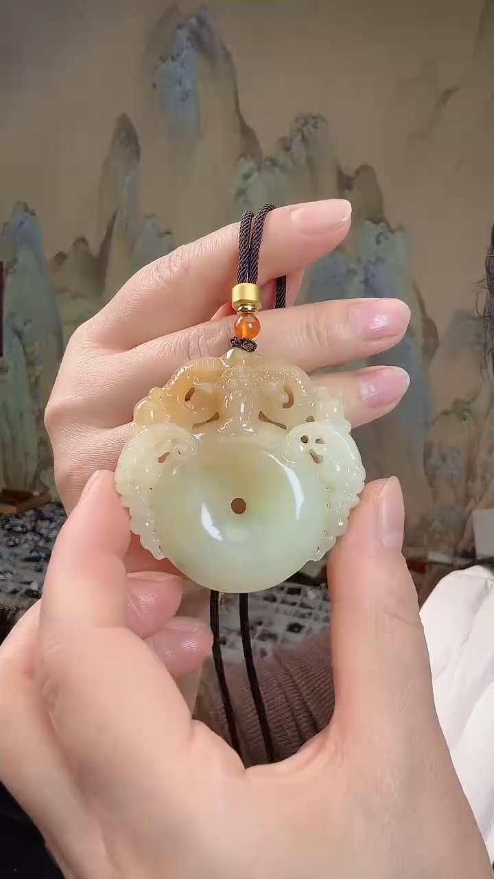 颈饰未镶嵌和田玉.