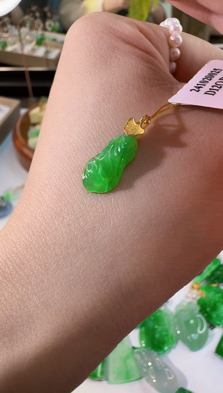 【闪购商品】翡翠颈饰18K金镶嵌缅甸翡翠A货吊坠