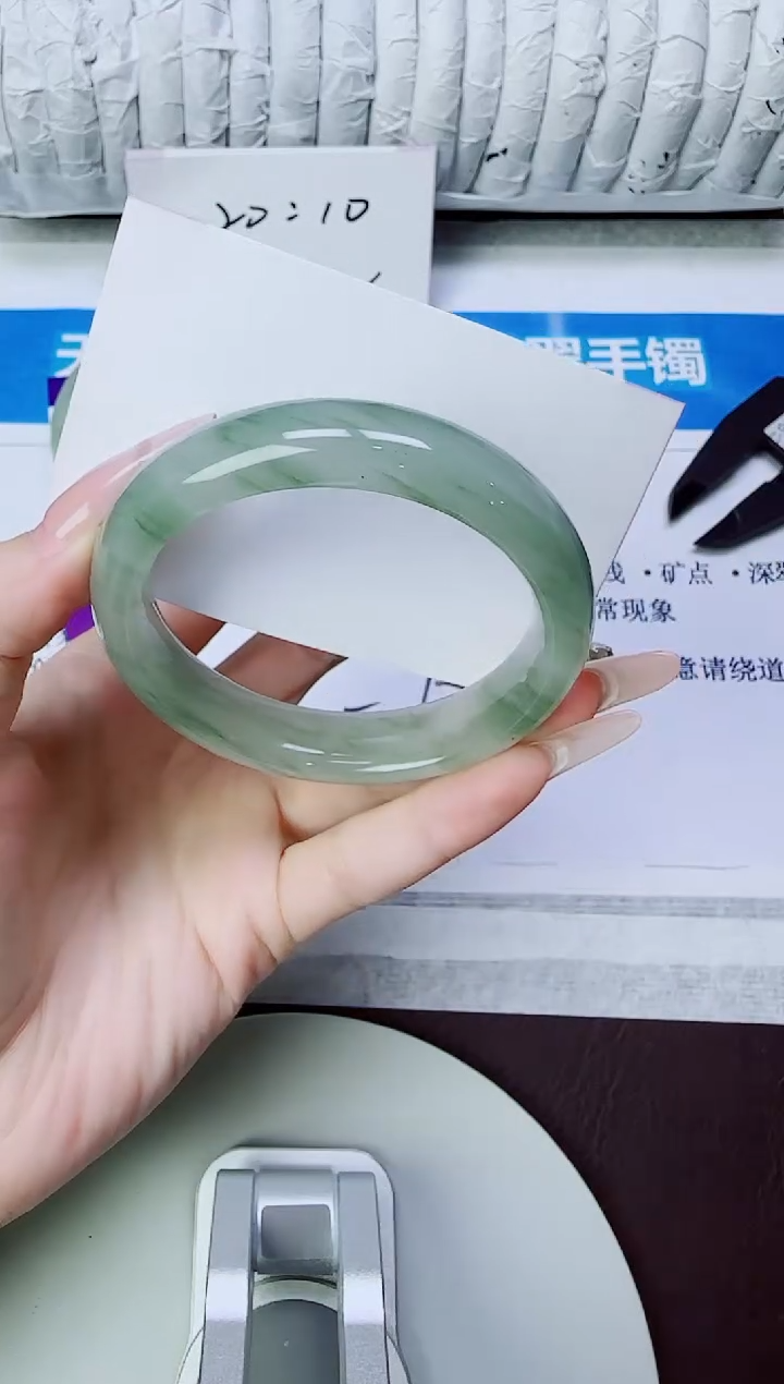 石英质玉手镯未镶嵌14/54.7