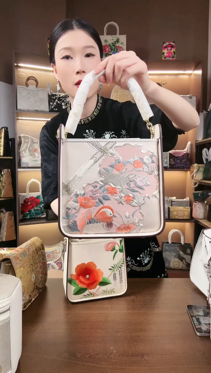 【闪购商品】织绣【15号】岁玺子兮 头层牛皮苏绣耳朵包