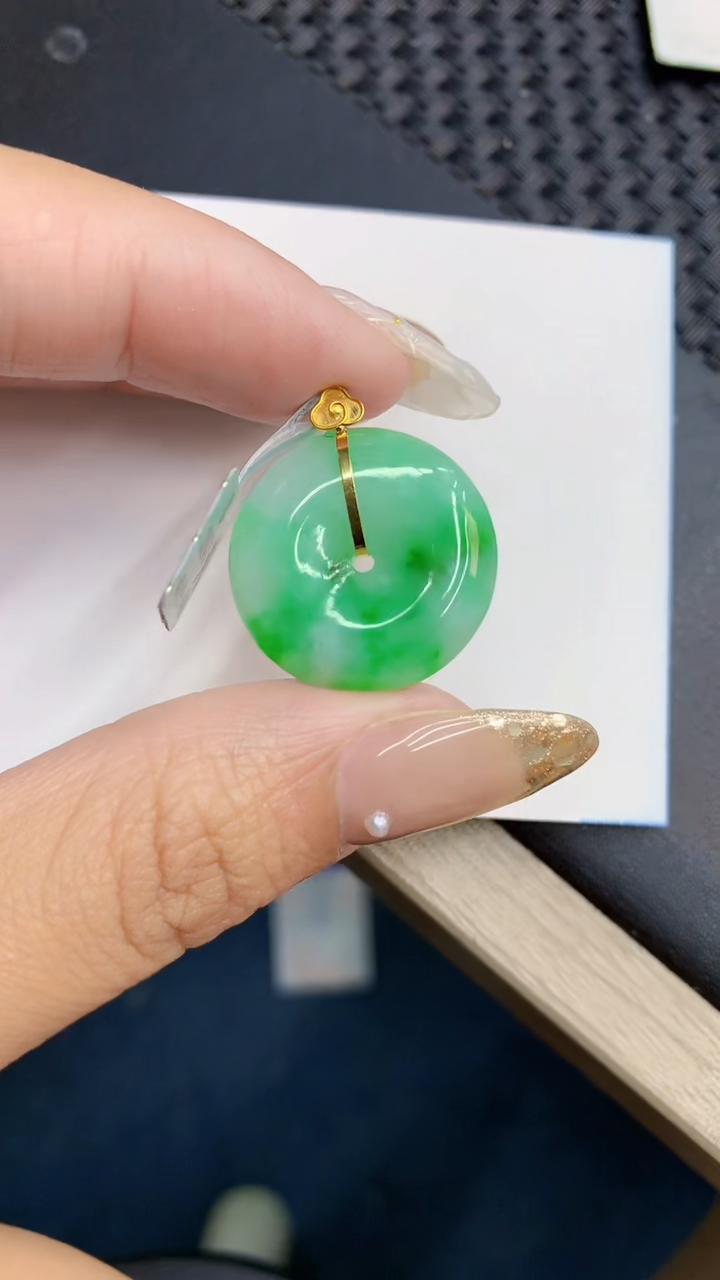 翡翠18K金镶嵌颈饰             8